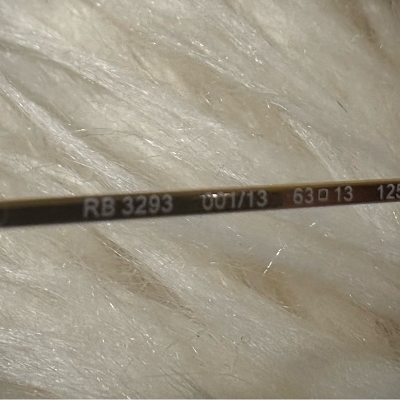 Ray-Ban Gold Frame Sunglasses with Black Case - Picture 5 of 8